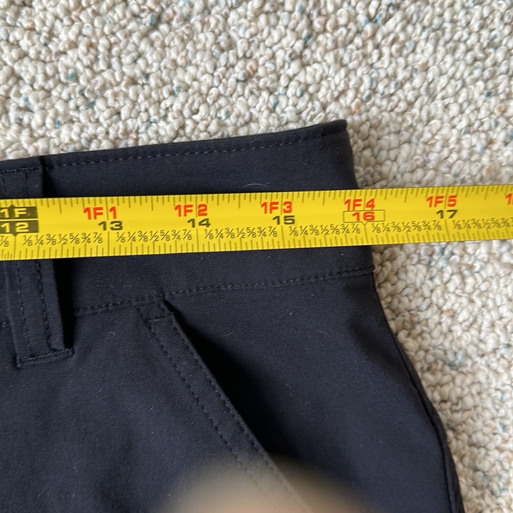 Columbia Size 8 Omni-shield skirt w/ mesh pockets. Great for over bathing suit. - Picture 4 of 9